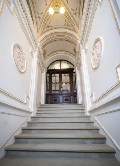 Zamkowa 8 sień wejściowa po remoncie i konserwacji. 