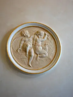 Zamkowa 8 sień - tondo z puttami po konserwacji.