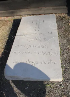 Kościół pw. św. Barbary nagrobek przy drodze procesyjnej po renowacji.