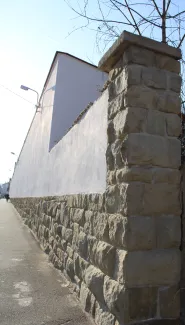 Cmentarz ewangelicki przy ul. Listopadowej/Asnyka elewacje po remoncie..