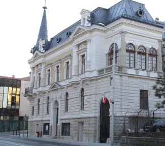 Willa przy ul. 3 Maja 13 elewacja uliczna i ogrodowa po remoncie.