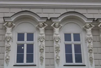 Ratuszowa 2, detal sztukatorski elewacji po konserwacji.