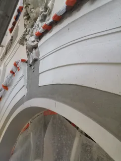 Detal architektoniczny podczas wyprowadzania profili.