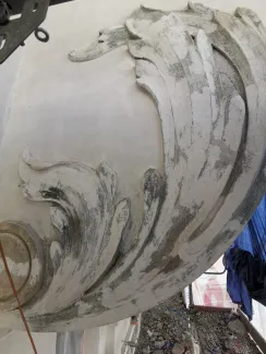 Detal sztukatorski czyszczenie i uczytelnienie rysunku.