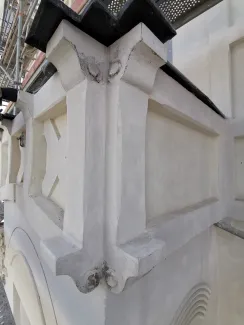 Detal architektoniczny podczas wyprowadzania rysunku.