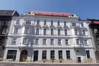 Kamienica przy ul. 3 Maja 29, elewacja frontowa po pracach konserwatorskich.