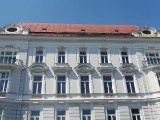 Kamienica przy ul. 3 Maja 29, elewacja frontowa po pracach konserwatorskich.