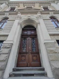 Willa przy ul. 3 Maja 13 portal wejściowy po remoncie.