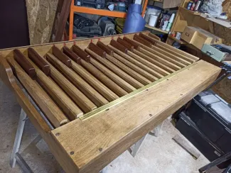 Klawiatura pedału po renowacji. 