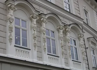 Ratuszowa 2, elewacja od strony pl. Wojska Polskiego po remoncie.