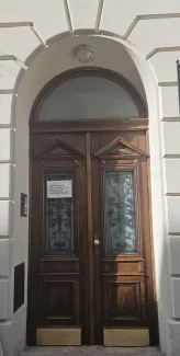 Ratuszowa 2, drzwi wejściowe po konserwacji. 