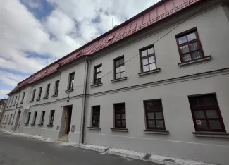 Plebania ewangelicko-augsburska widok elewacji frontowej po remoncie.