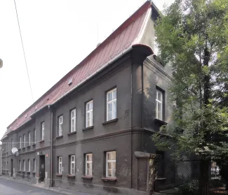 Plebania ewangelicko-augsburska widok na elewacje przed remontem.