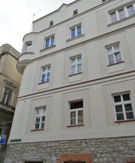 ul. Pankiewicza 2 widok od strony ul. Orkana, elewacja po remoncie.