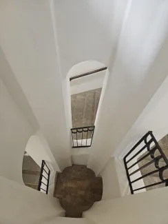 Ratuszowa 2, "latarnia" klatki schodowej po remoncie.