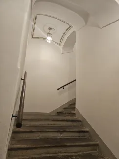 Ratuszowa 2, klatka schodowa po remoncie.