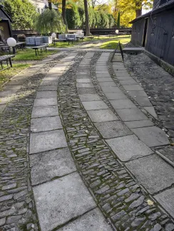 Kościół pw. św. Barbary widok drogi procesyjnej przed remontem.