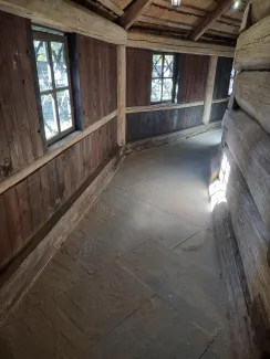 Kościół pw. św. Barbary wymiana posadzki betonowej w sobotach na nową z piaskowca.