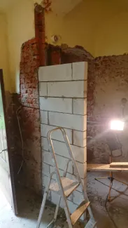 Synagoga cmentarna wydzielenie pomieszczenia toalety.