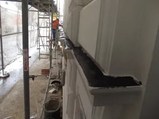 Cieszyńska 14 odtwarzanie bonii na elewacji frontowej.