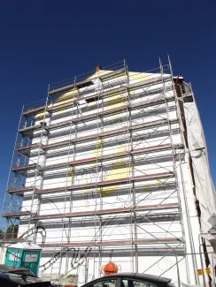 Cieszyńska 14 przygotowanie rysunku pod mural na ścianie szczytowej.