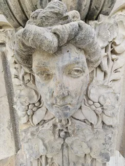 3 Maja 1a detal sztukatorski w trakcie czyszczenia.