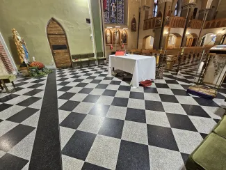 Kościół p.w. św. Małgorzaty po odtworzeniu posadzki w prezbiterium.