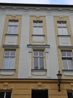 pl. św. Mikołaja 10 fragment elewacji po remoncie.