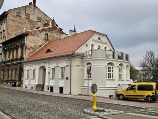 Cieszyńska 23a stan elewacji frontowej i południowej po remoncie.