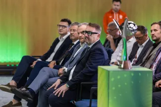 na zdjęciu osoby podczas konferencji