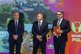 na zdjęciu osoby podczas konferencji