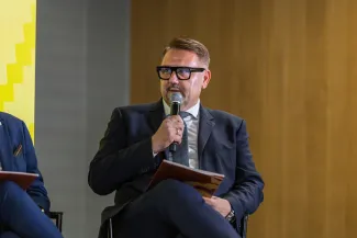 na zdjęciu osoby podczas konferencji