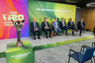 na zdjęciu osoby podczas konferencji