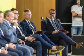 na zdjęciu osoby podczas konferencji