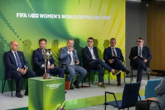 na zdjęciu osoby podczas konferencji