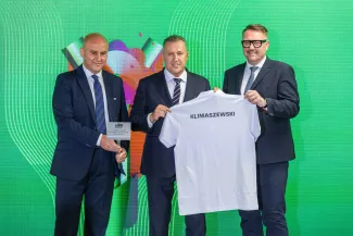 na zdjęciu osoby podczas konferencji