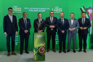 na zdjęciu osoby podczas konferencji