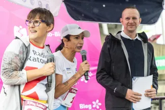 na zdjęciu osoby podczas biegu