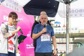 na zdjęciu osoby podczas biegu