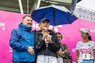 na zdjęciu osoby podczas biegu