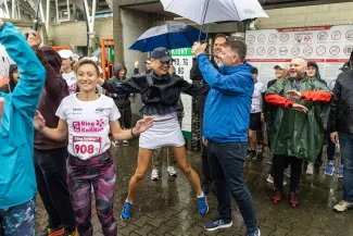 na zdjęciu osoby podczas biegu