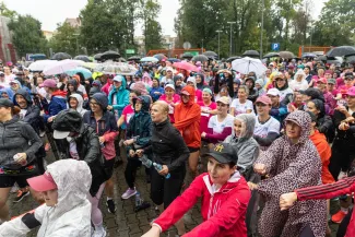 na zdjęciu osoby podczas biegu
