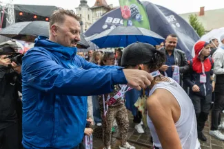 na zdjęciu osoby podczas biegu