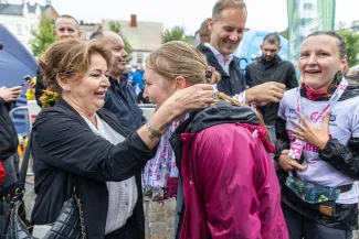 na zdjęciu osoby podczas biegu