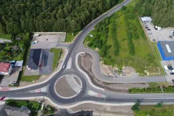 Zdjęcie przedstawiające nowo wybudowany węzeł drogowy z lotu ptaka.