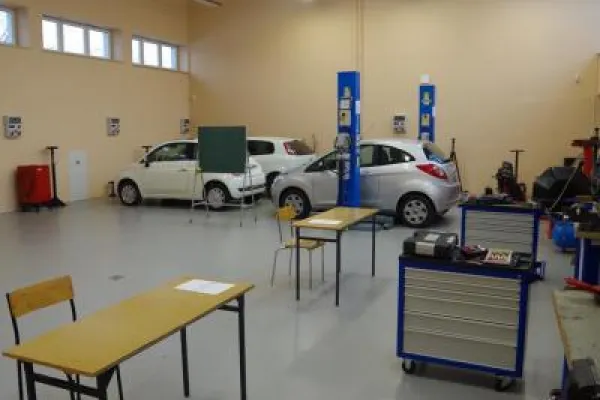 Zdjęcie przedstawiające bazę dydaktyczną dla kształcenia zawodowego (mechanika).